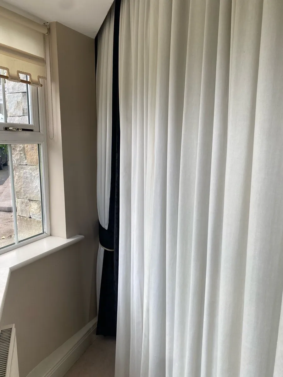 Curtains - Image 4