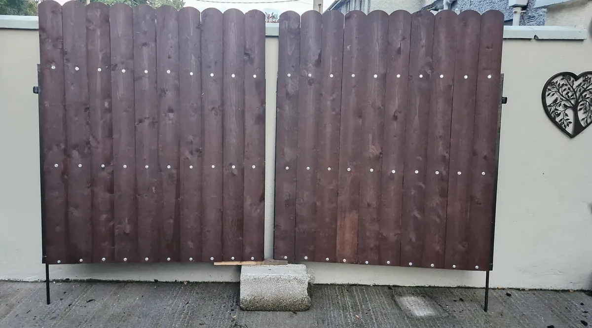 Gates - Image 1