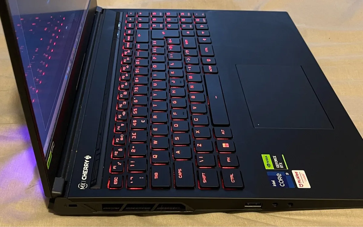 Medion Erazer Major X20 Gaming Laptop - Image 2
