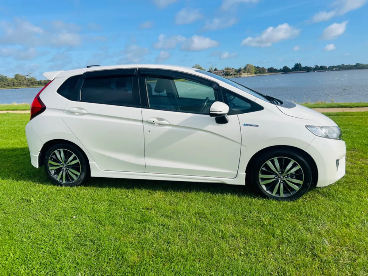 Honda Fit DAA-GP5 - Image 3