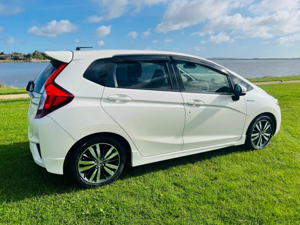 Honda Fit DAA-GP5 - Image 4