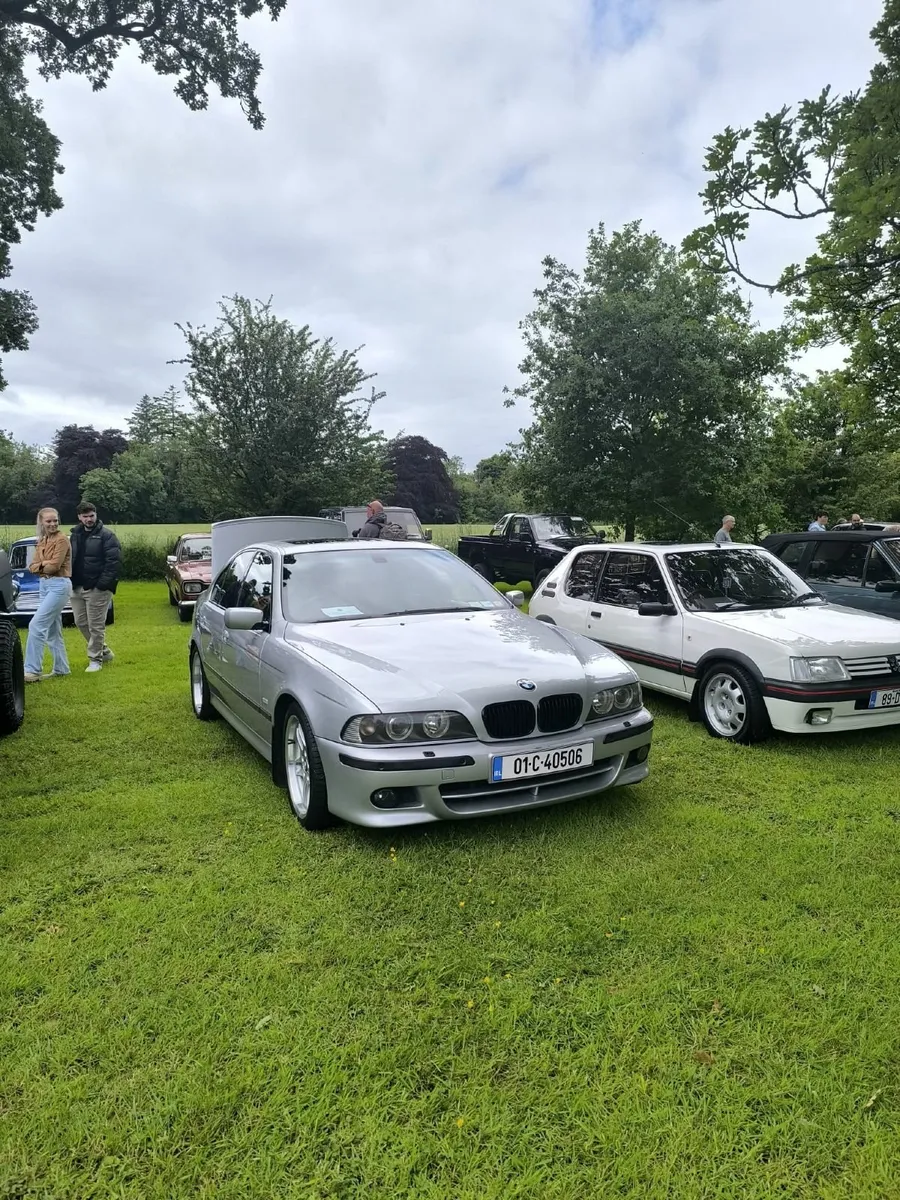 BMW 5-Series 2001 - Image 2