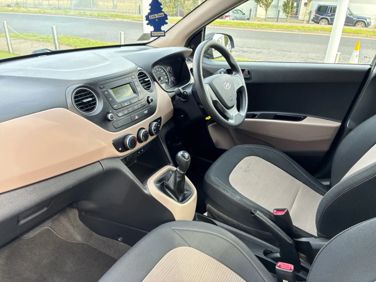 Hyundai i10 CLASSIC 4DR - Image 2