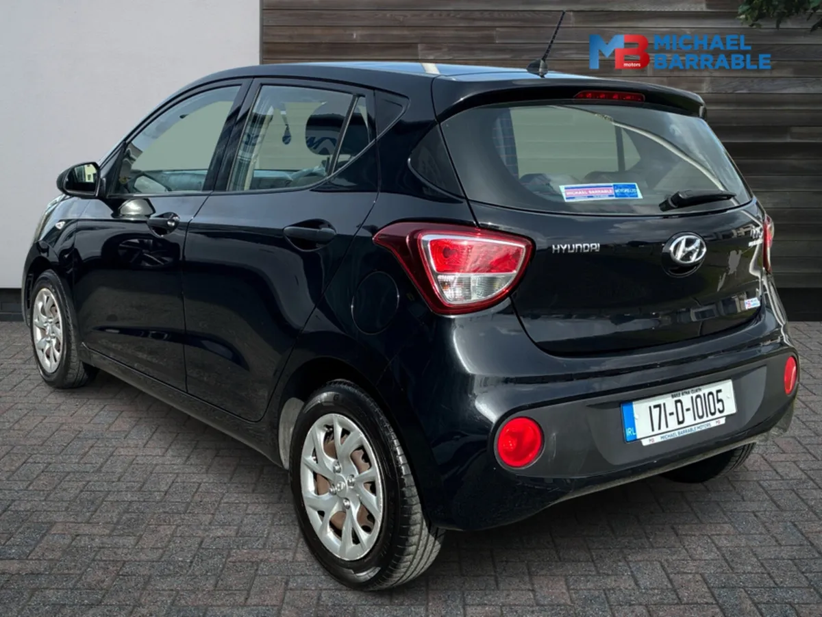 Hyundai i10 CLASSIC 4DR - Image 3