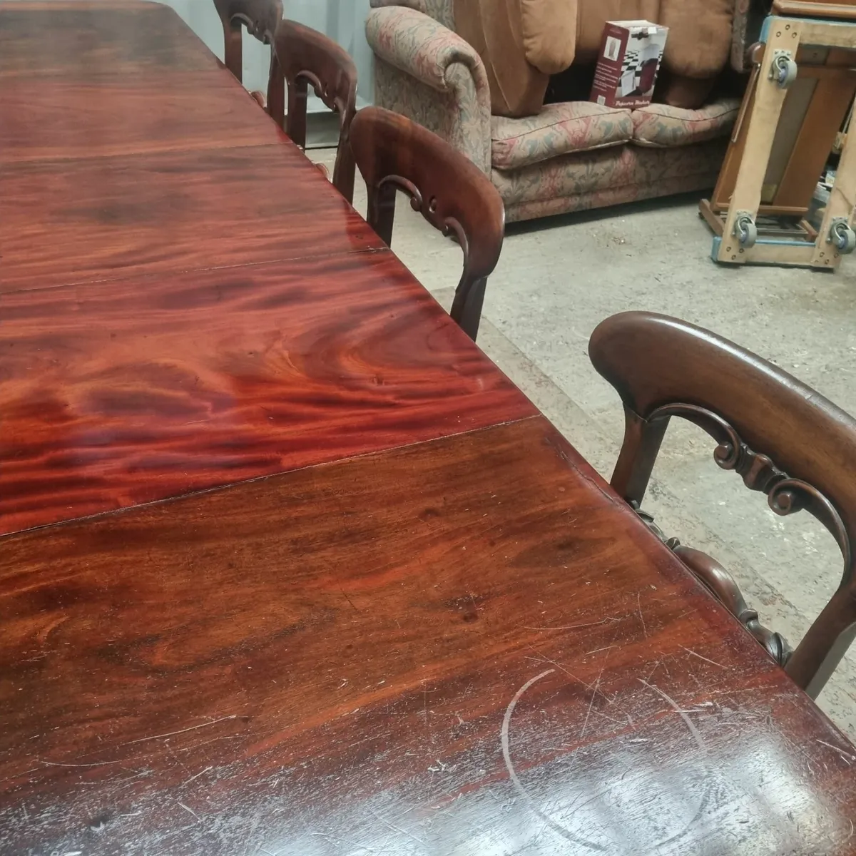 VICTORIAN DINING ROOM TABLE AND CHAIRS - Image 4