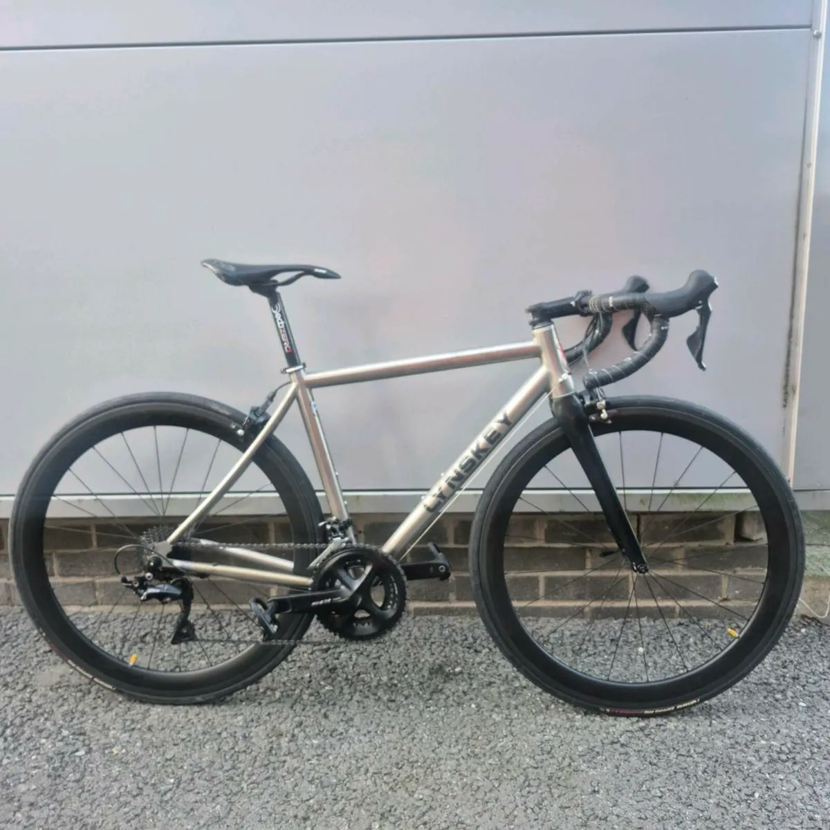 Lynskey R260 Titanium 19" Road Bike - Image 1