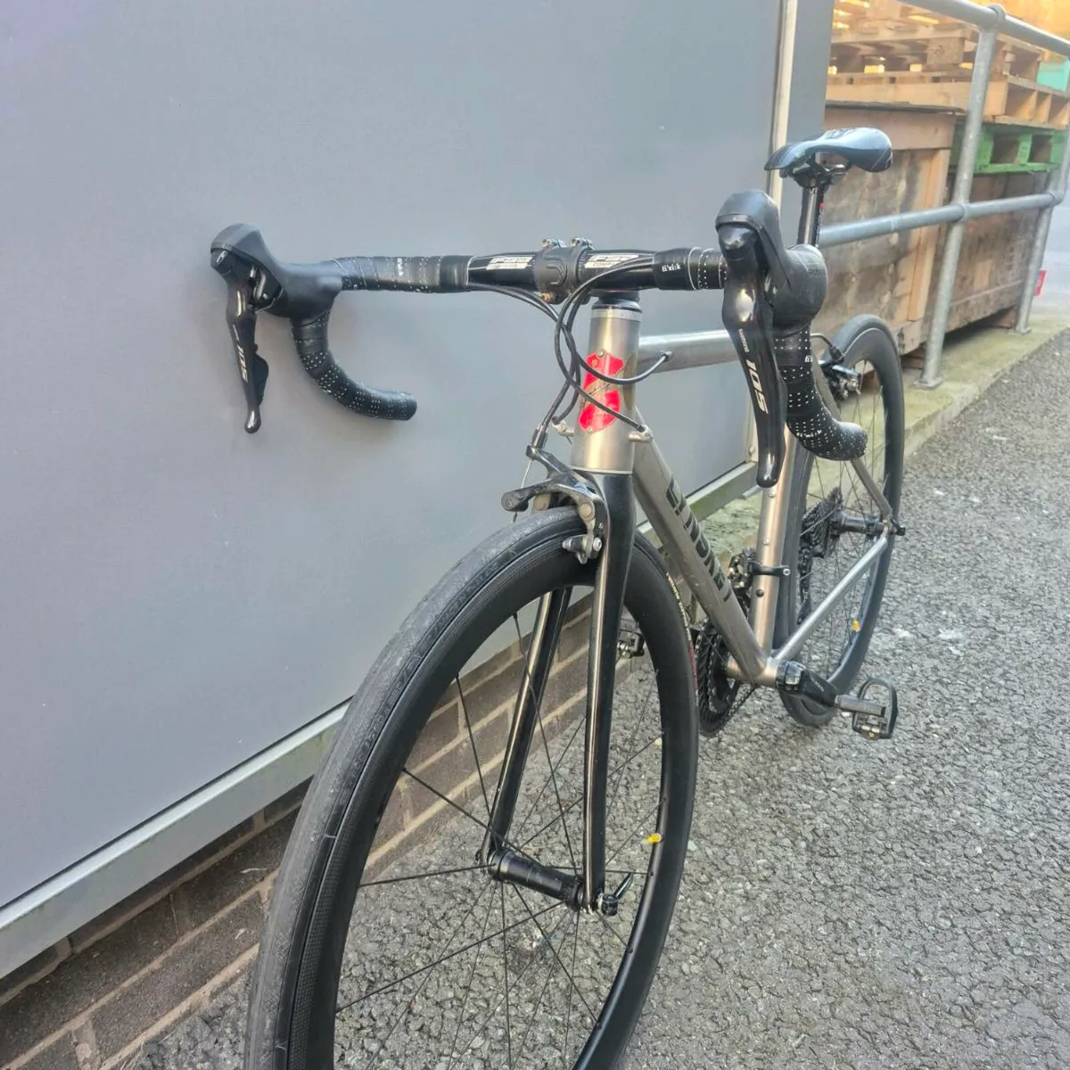 Lynskey R260 Titanium 19" Road Bike - Image 2