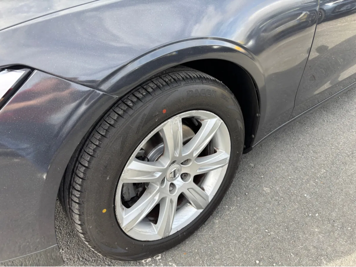 Volvo S90 D4 MOMENTUM GT 4DR AUTO - Image 3