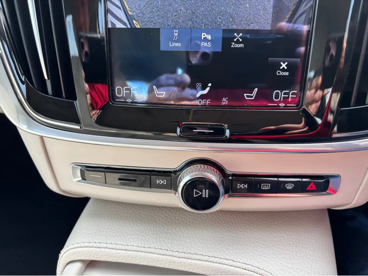 Volvo S90 D4 MOMENTUM GT 4DR AUTO - Image 4