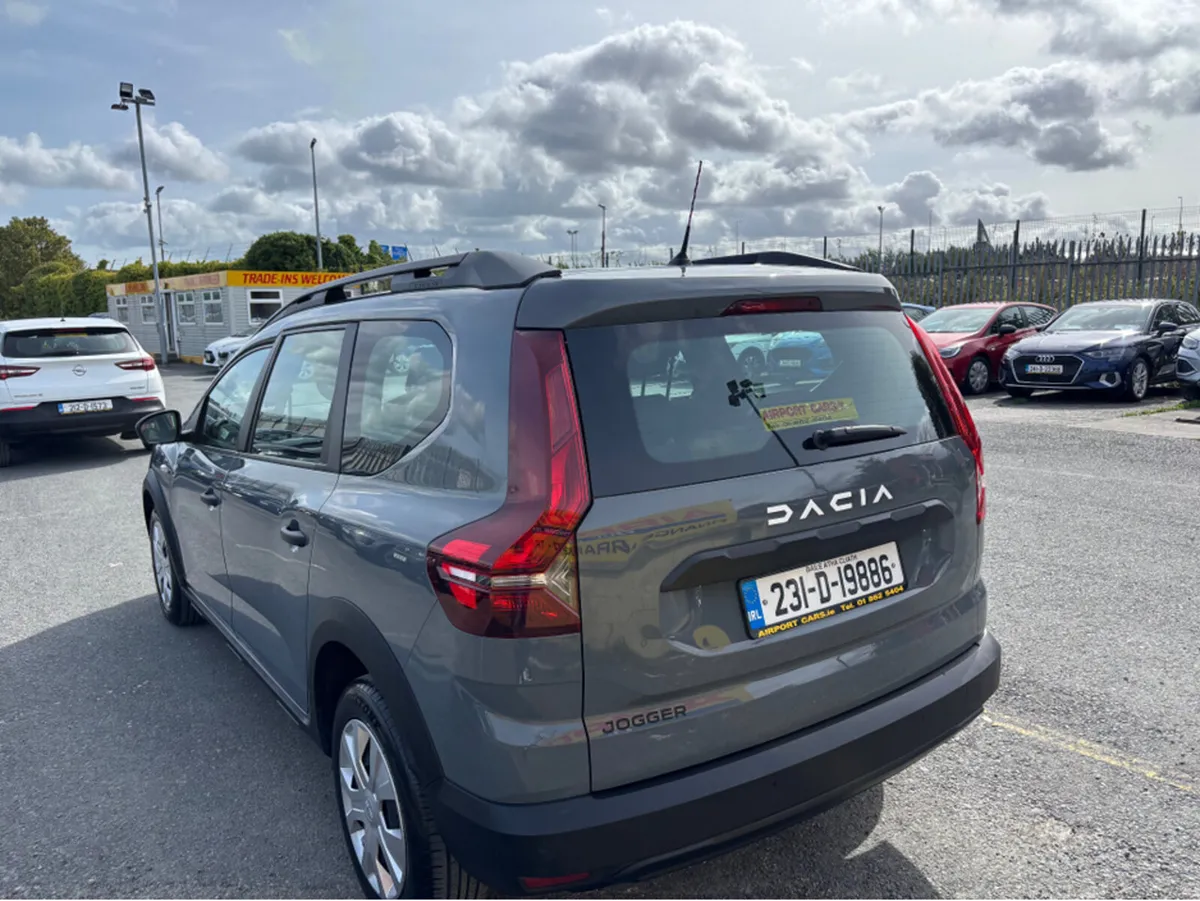 Dacia Jogger ESSENTIAL TCE 110 NBI 5 - Image 4