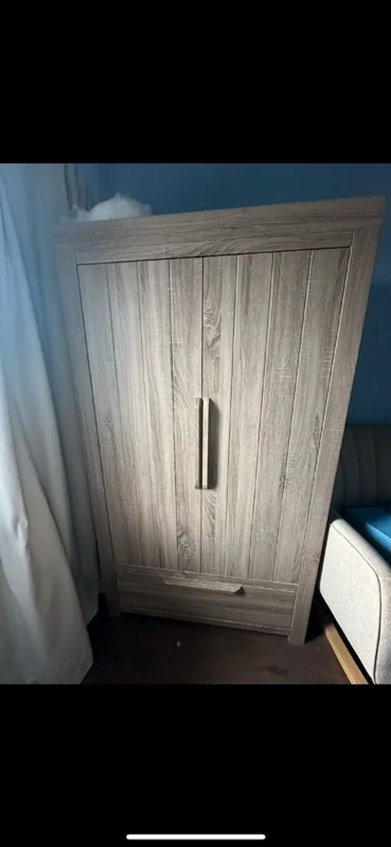 wardrobe - Image 2