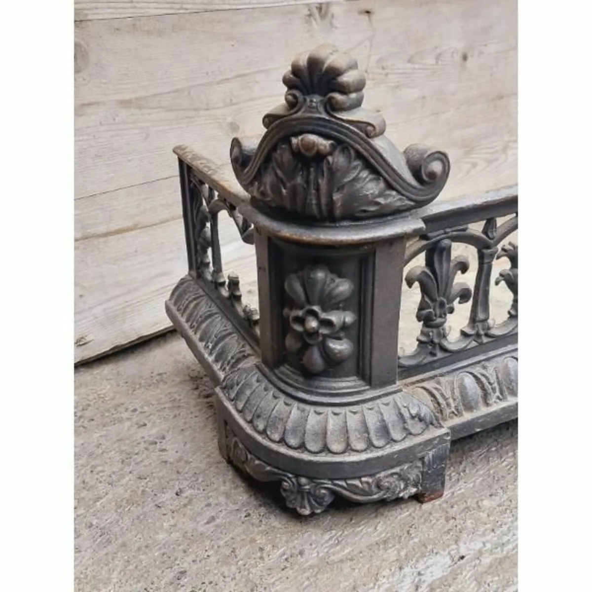 Cast Iron Fire Fender – KAS320 - Image 2