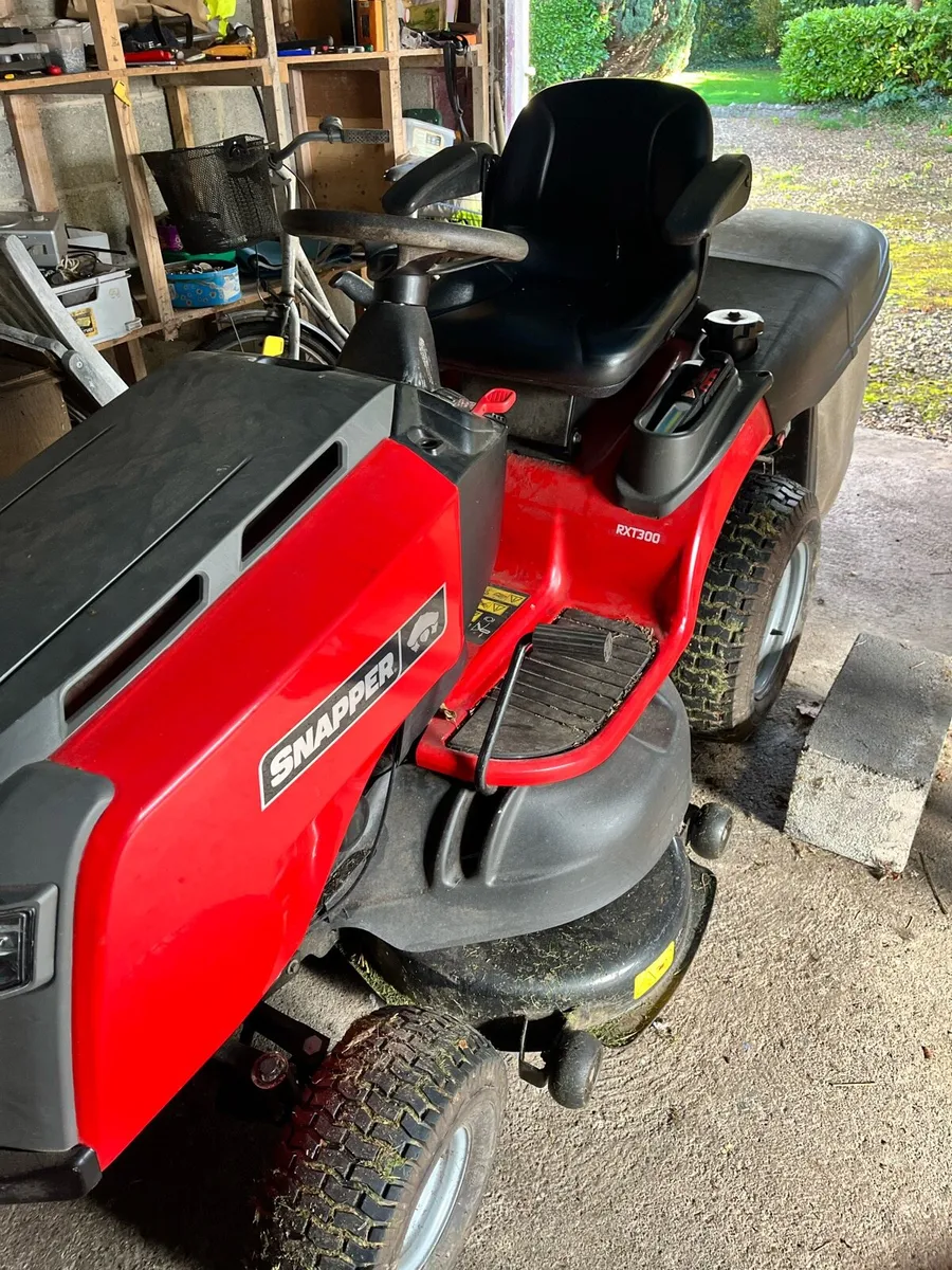 Snapper ride on mower RXT300 - Image 1