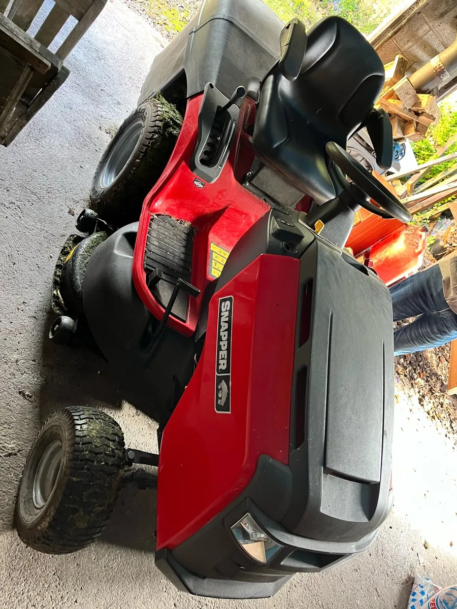 Snapper ride on mower RXT300 - Image 2