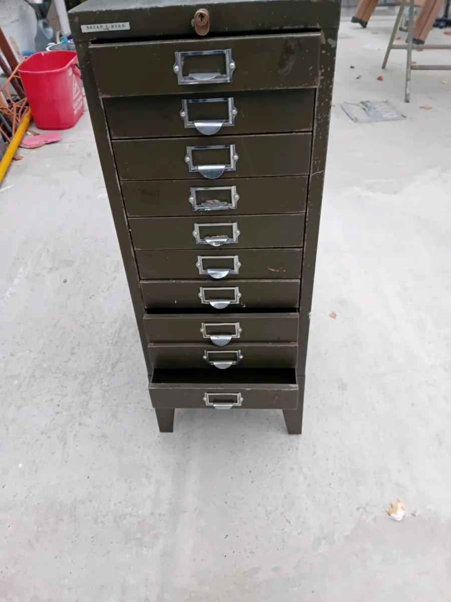 Vintage cabinet - Image 4