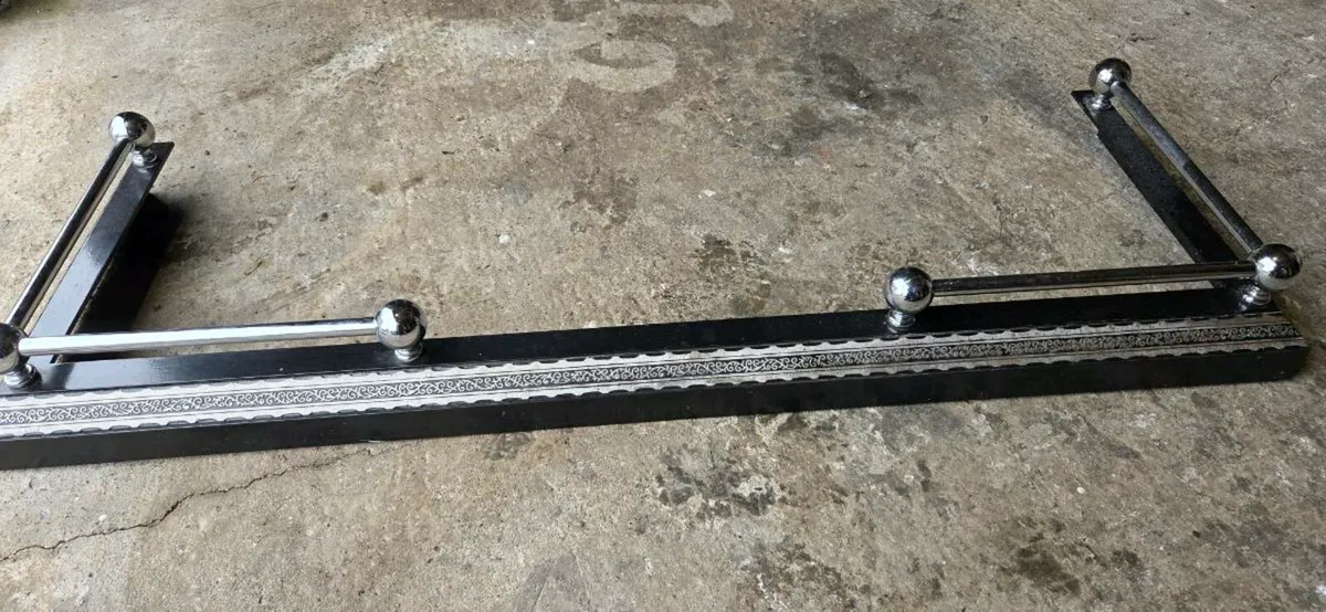 Fire place fender