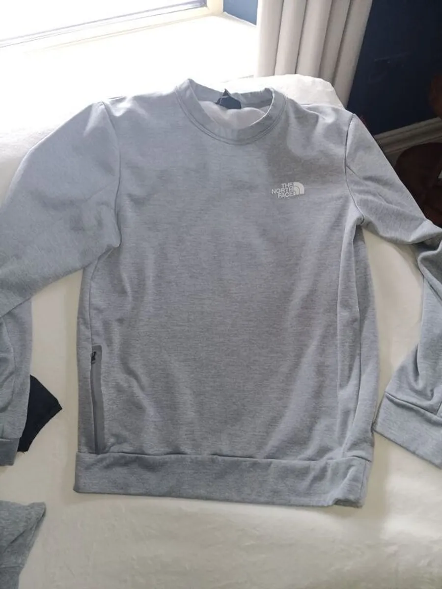 northface jumper