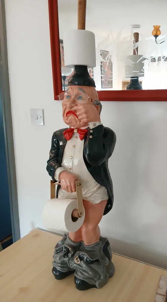 Vintage Large Figurine Butler Toilet Roll Holder. - Image 2