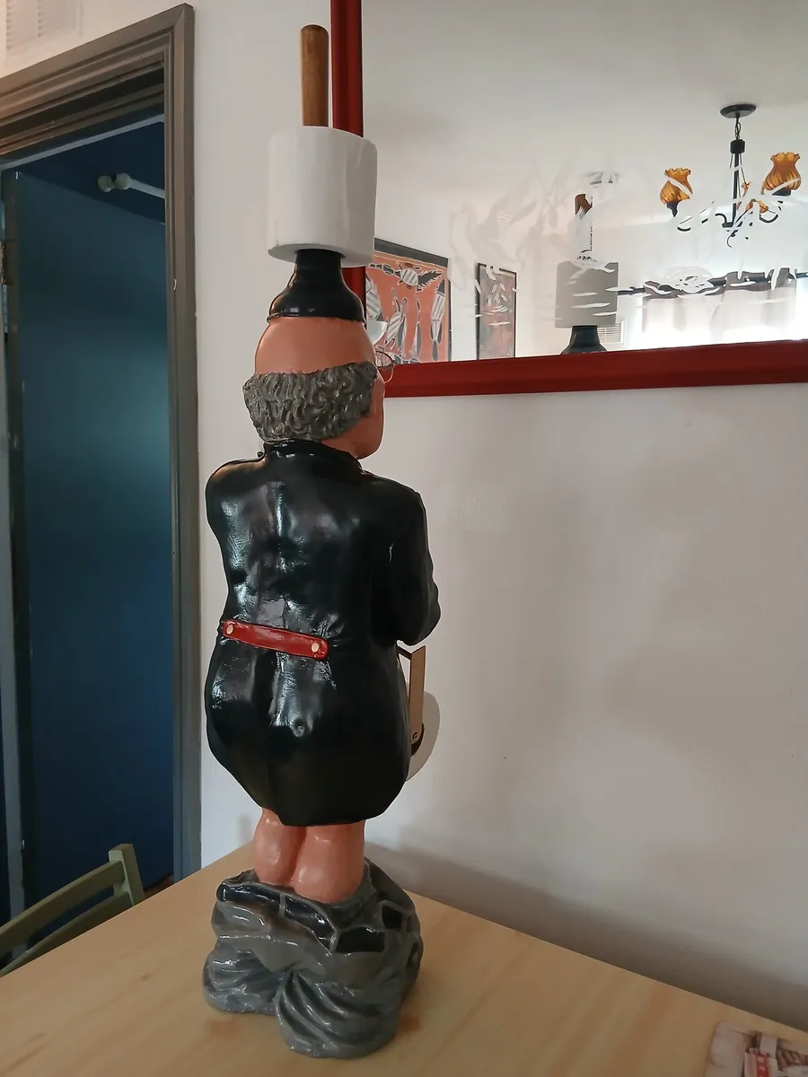 Vintage Large Figurine Butler Toilet Roll Holder. - Image 4