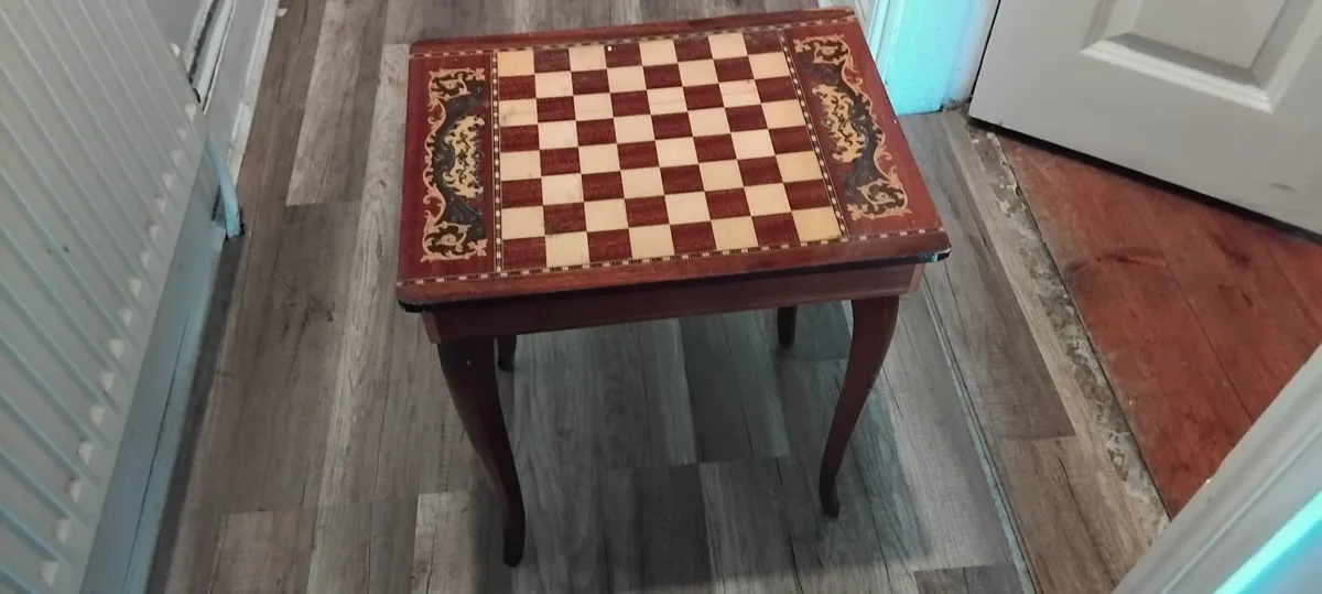 Games table - Image 1