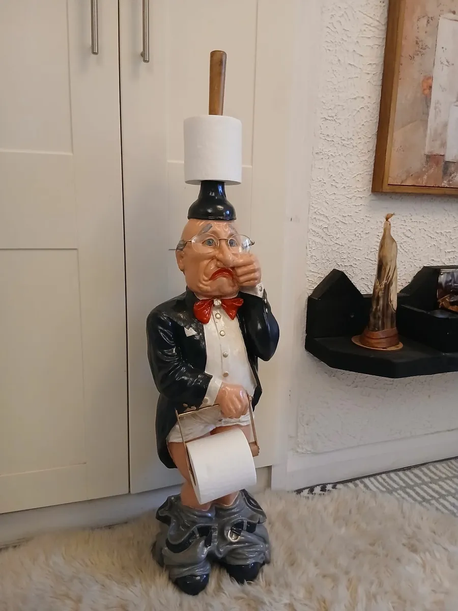 Vintage Large Figurine Butler Toilet Roll Holder. - Image 1