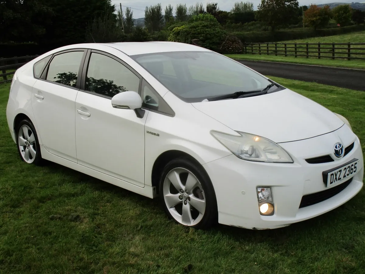 2011 TOYOTA PRIUS T SPIRIT  PETROL ELECTRIC HYBRID - Image 1