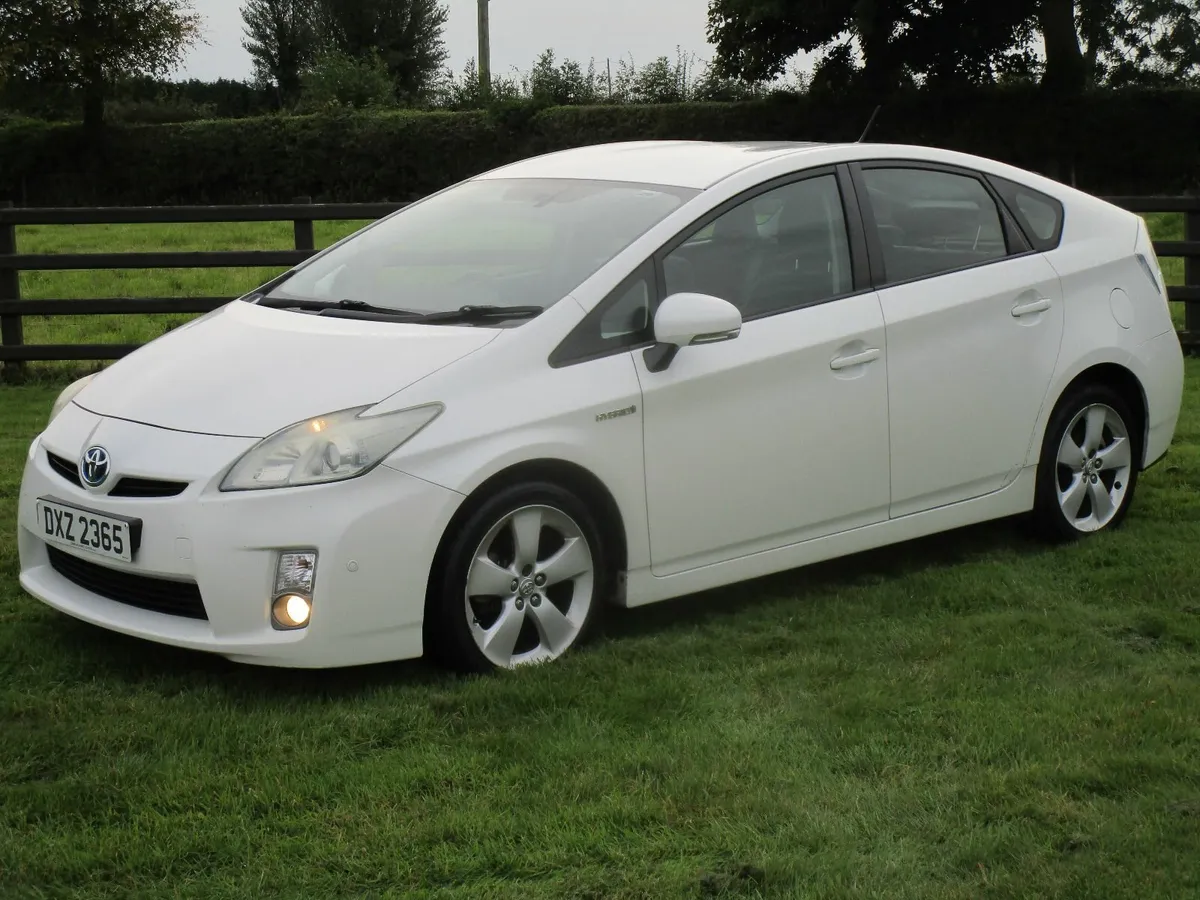 2011 TOYOTA PRIUS T SPIRIT  PETROL ELECTRIC HYBRID - Image 3