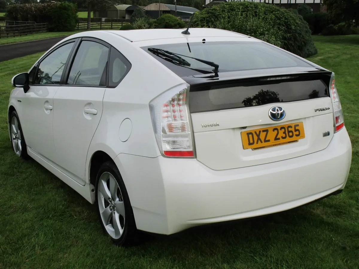 2011 TOYOTA PRIUS T SPIRIT  PETROL ELECTRIC HYBRID - Image 4