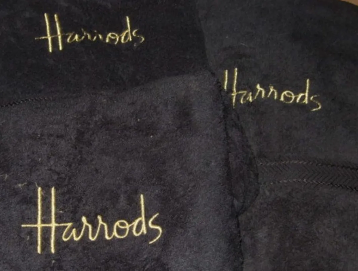 BNWT Harrods Towel Set - Image 2