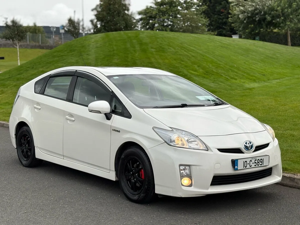 Toyota Prius Hybrid White 2010 Low Mileage - Image 1