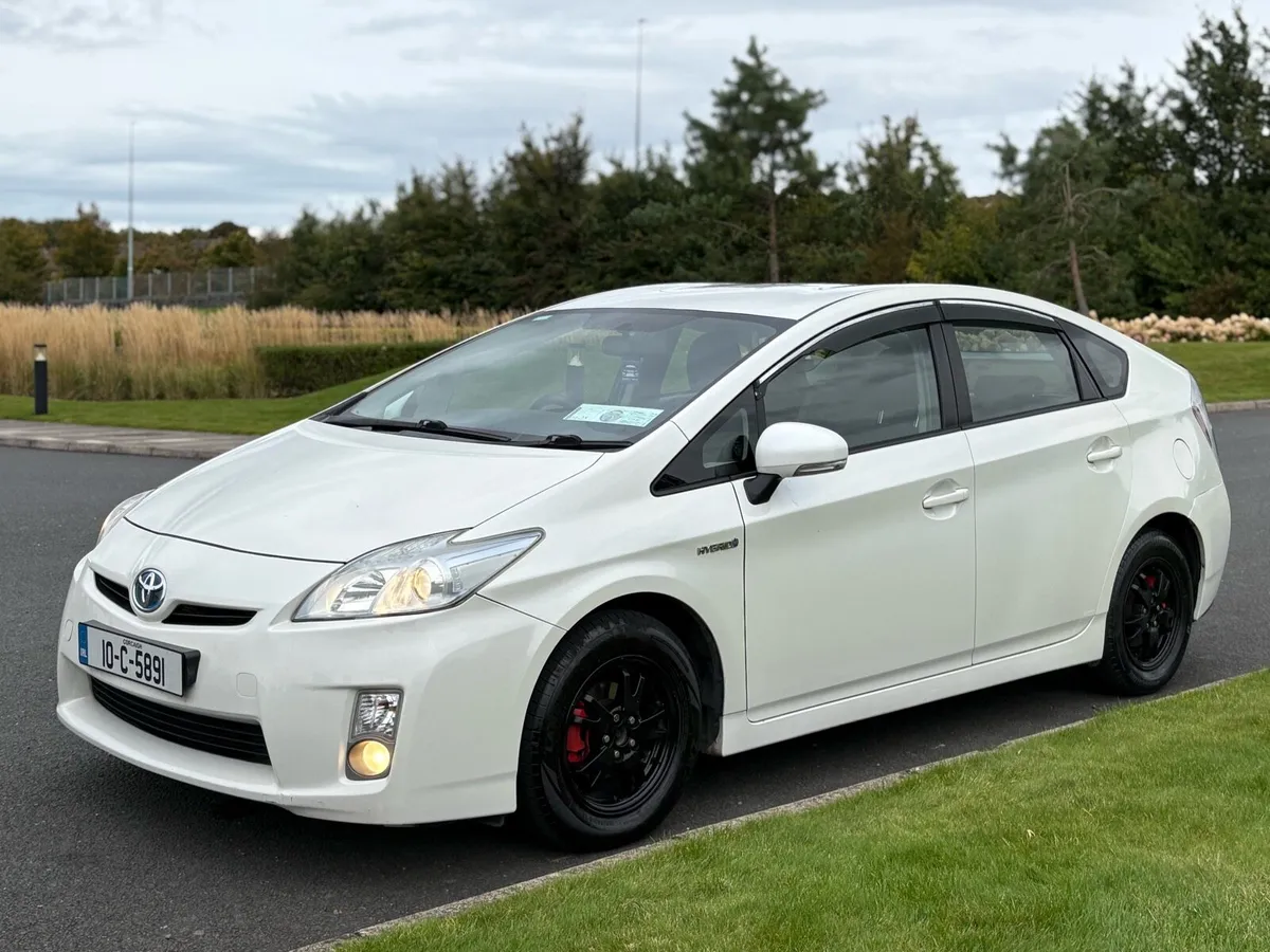 Toyota Prius Hybrid White 2010 Low Mileage - Image 2