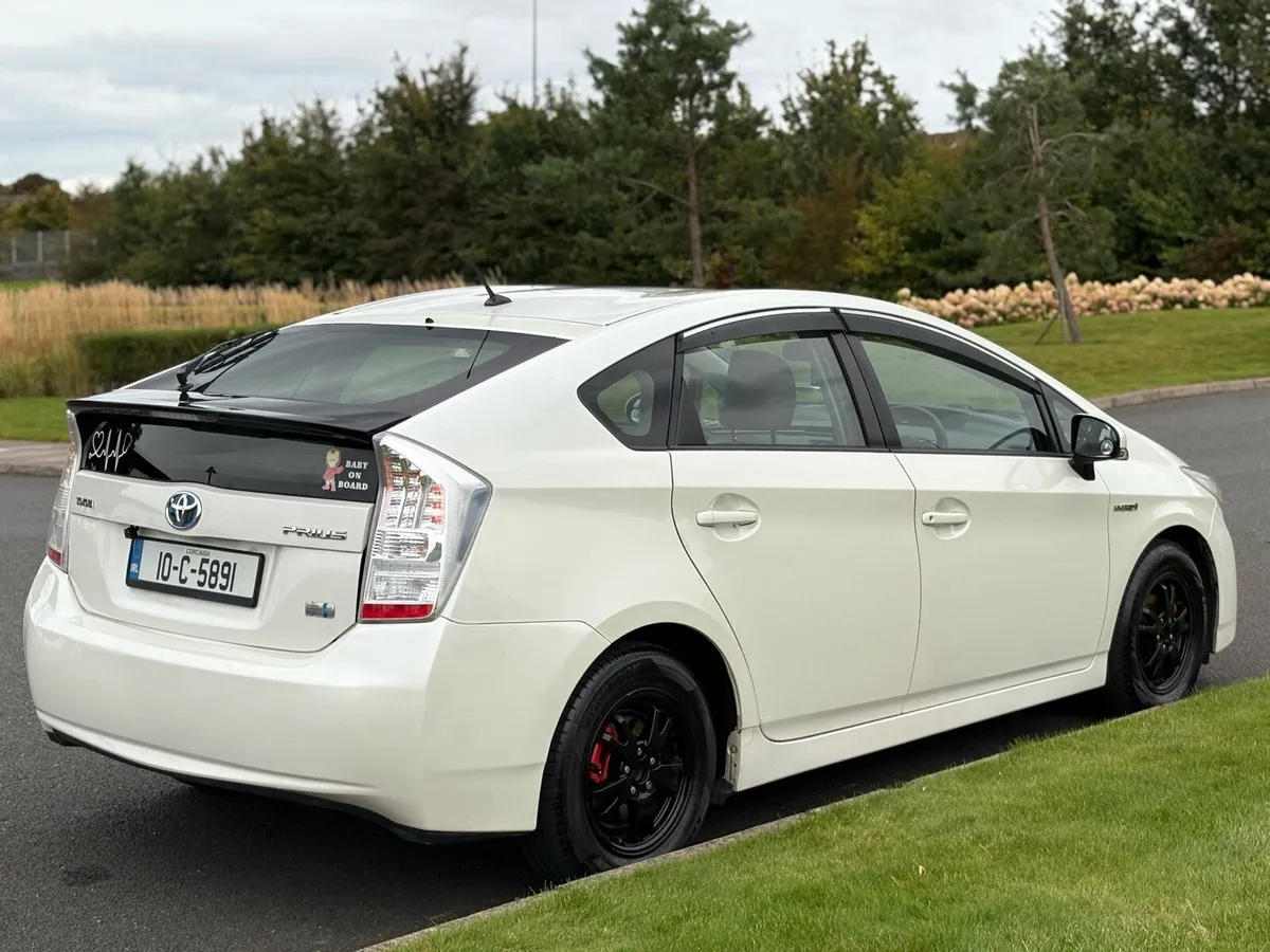 Toyota Prius Hybrid White 2010 Low Mileage - Image 3