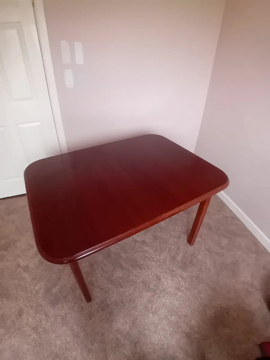 Table & Chairs - Image 3