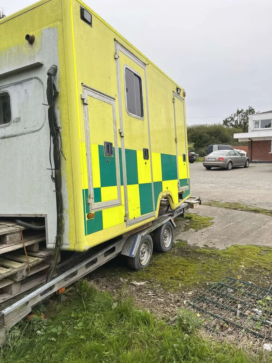 Ambulance - Image 3