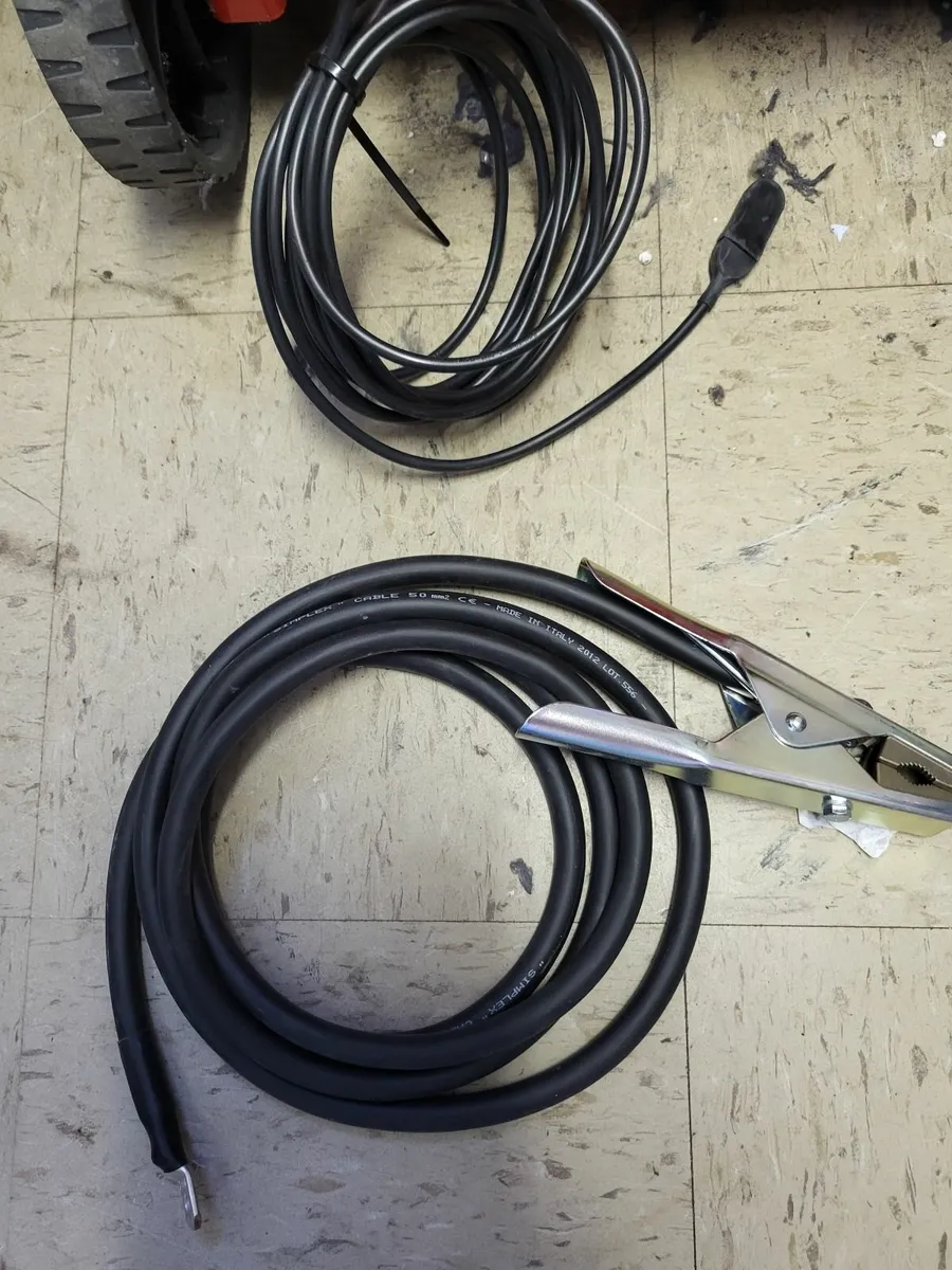 Battery Charger - Image 3