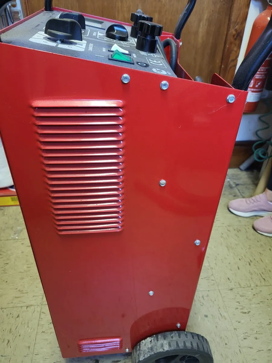 Battery Charger - Image 4