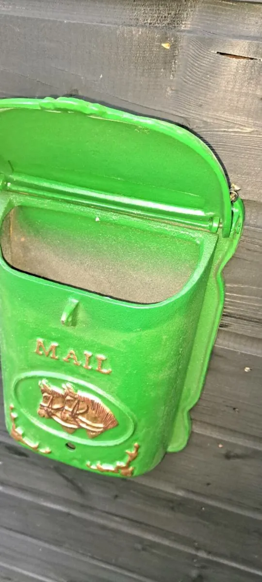 Cast iron  post  box - Image 4