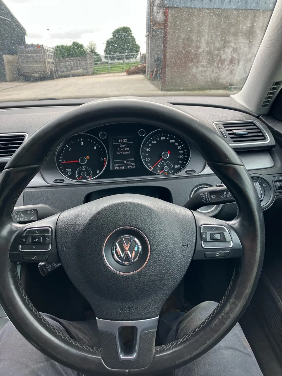 Volkswagen Passat - Image 2