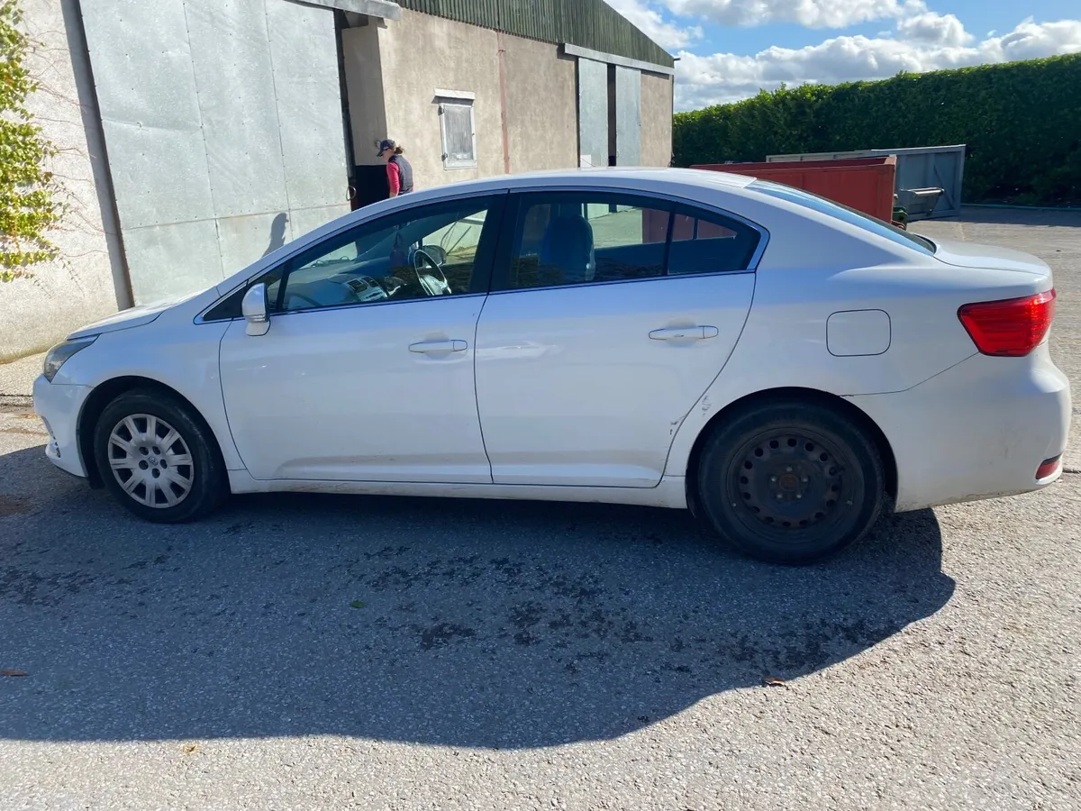 Toyota Avensis 2013 - Image 1