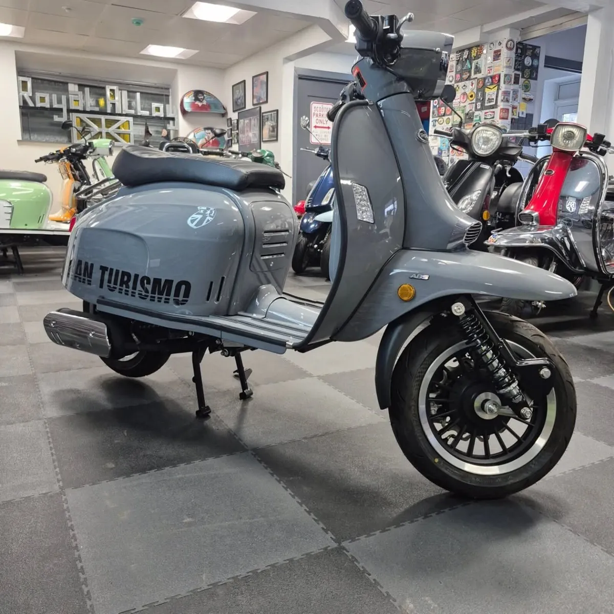 Vespa and Royal alloy 125 new stock - Image 2