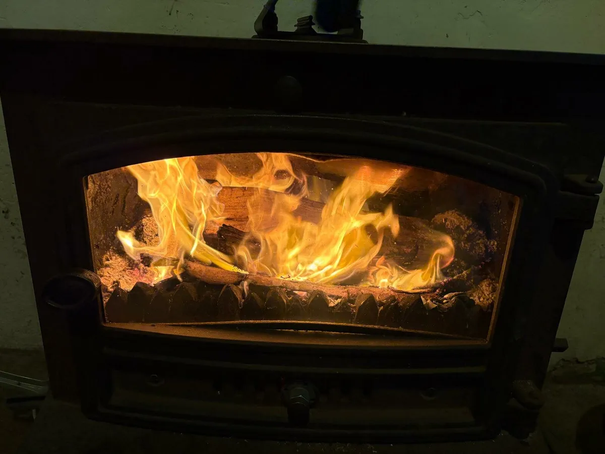 Solid fuel stove - Image 2