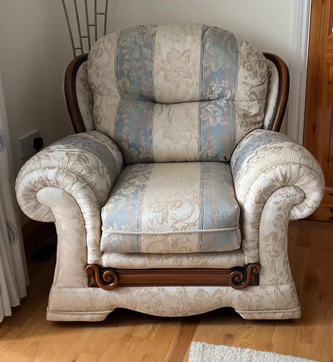 3 Seater Couch plus 2 1 seaters - Image 1