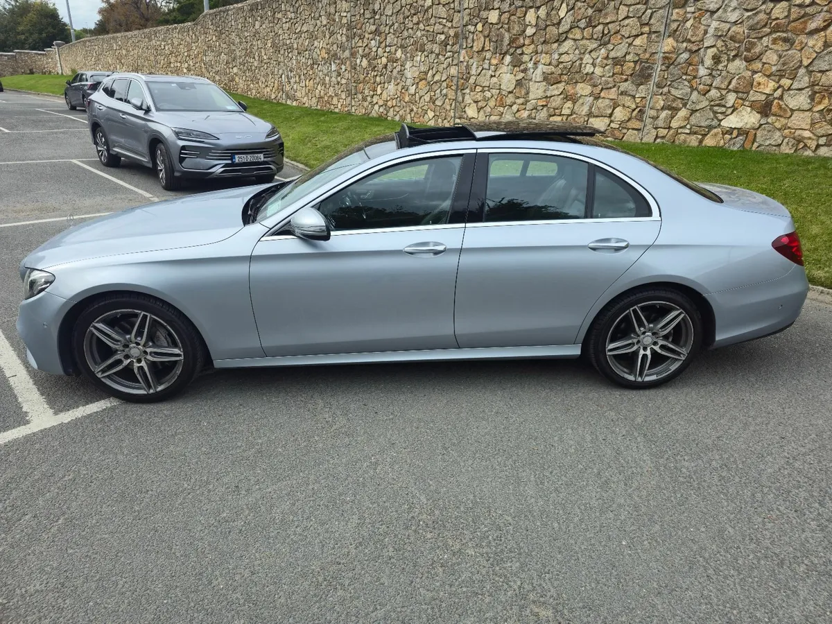 2017 MERCEDES BENZ E220 D AMG LINE PREMIUM PANROOF - Image 4