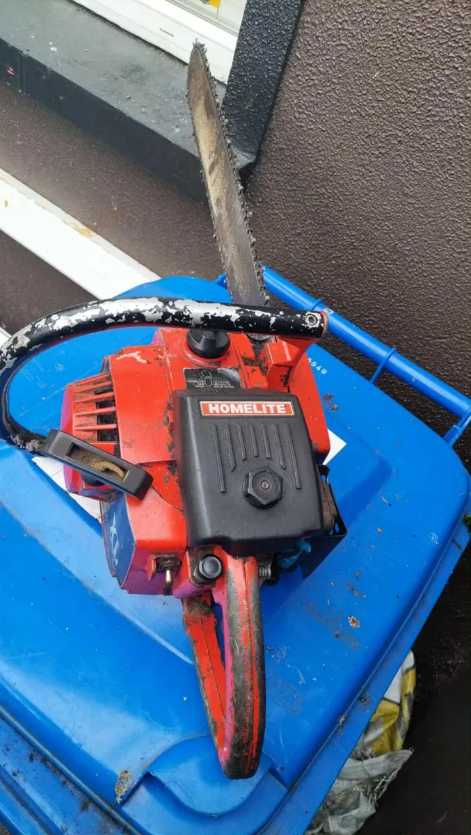 Chain saw - Image 1
