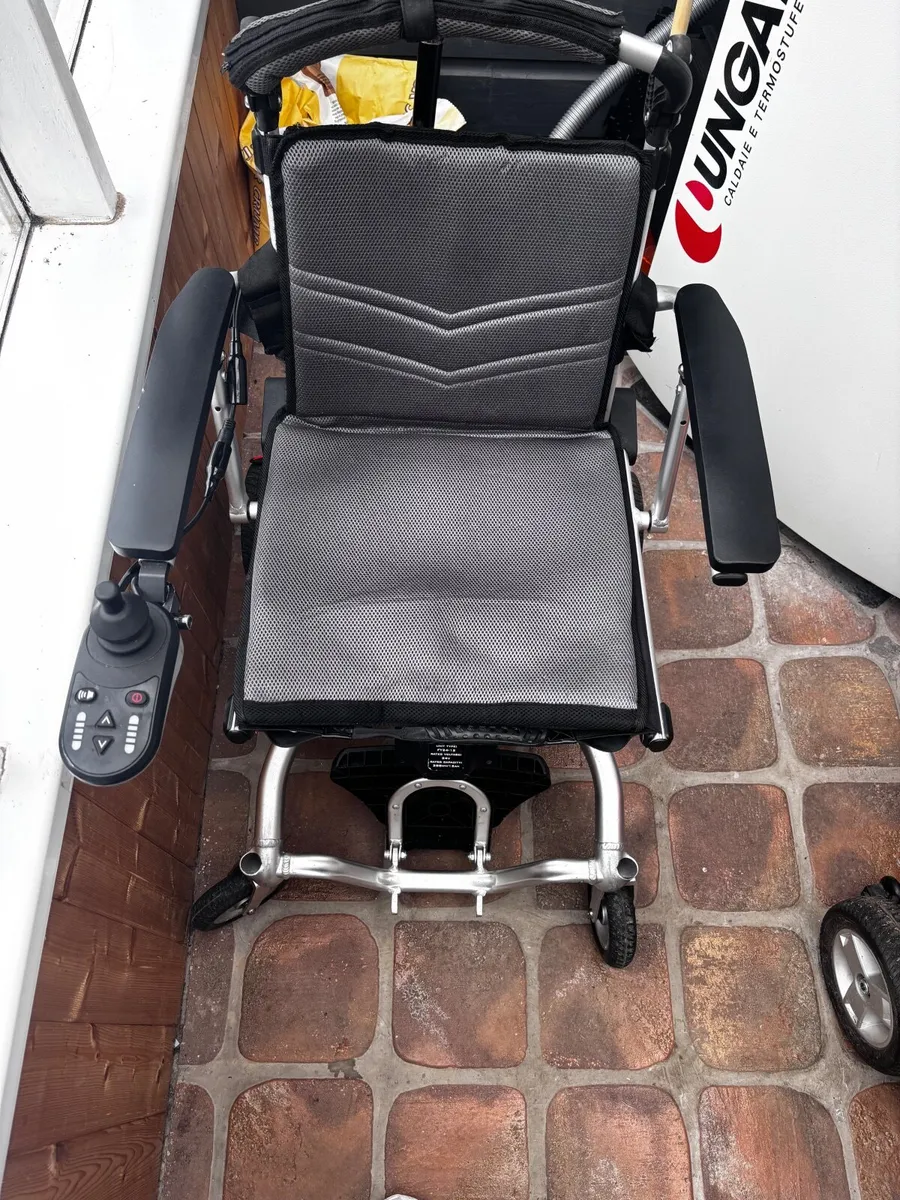 Electric wheelchair - Image 4