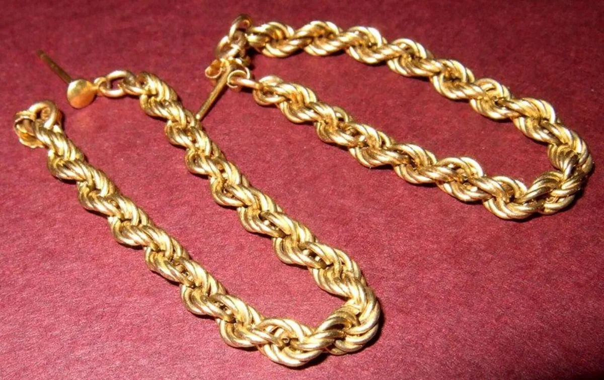 Vintage Hallmarked 9ct Gold Twisted Rope Earrings - Image 1