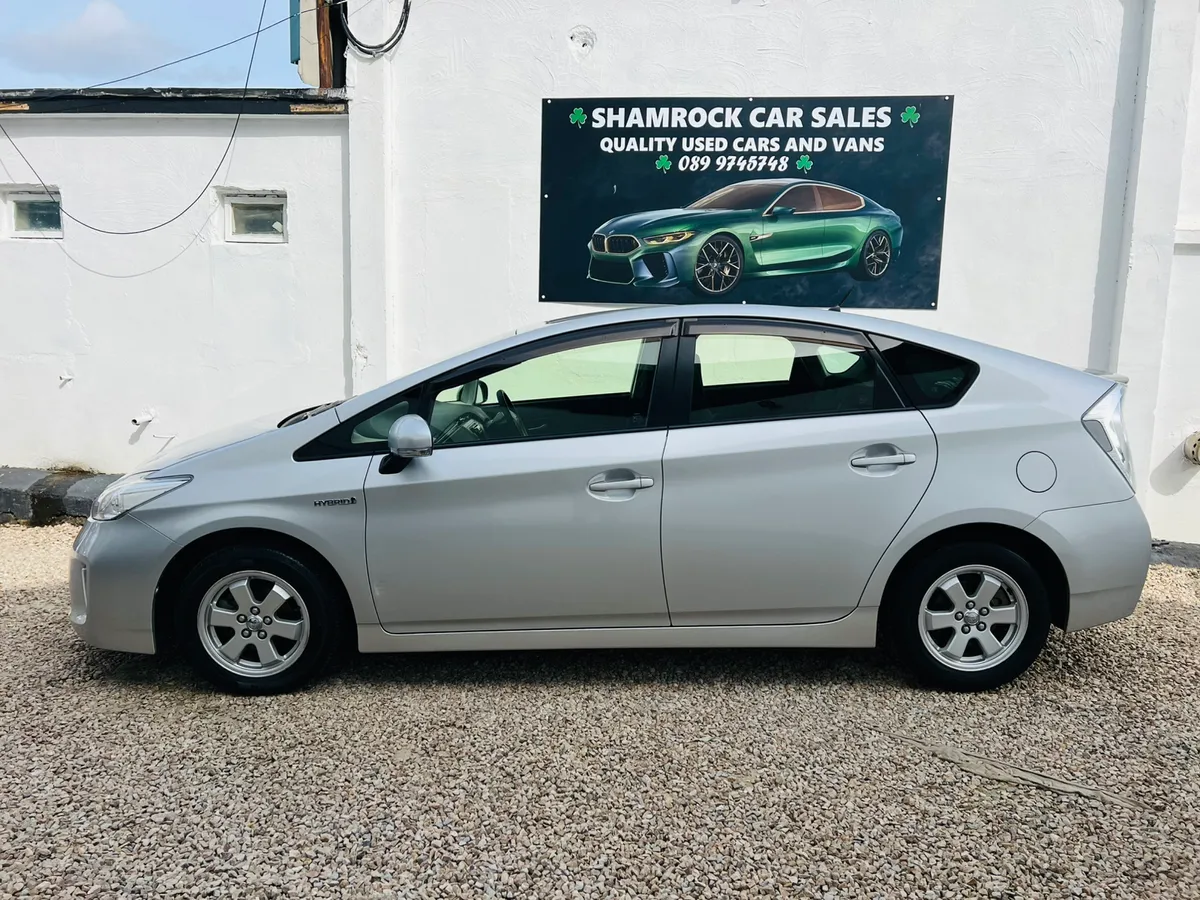 2014 Toyota Prius 1.8 Hybird - Image 2