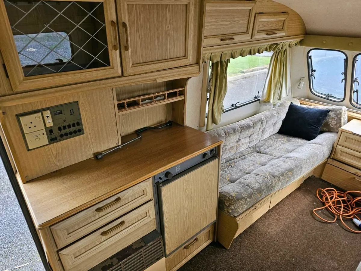 Caravan - Image 4
