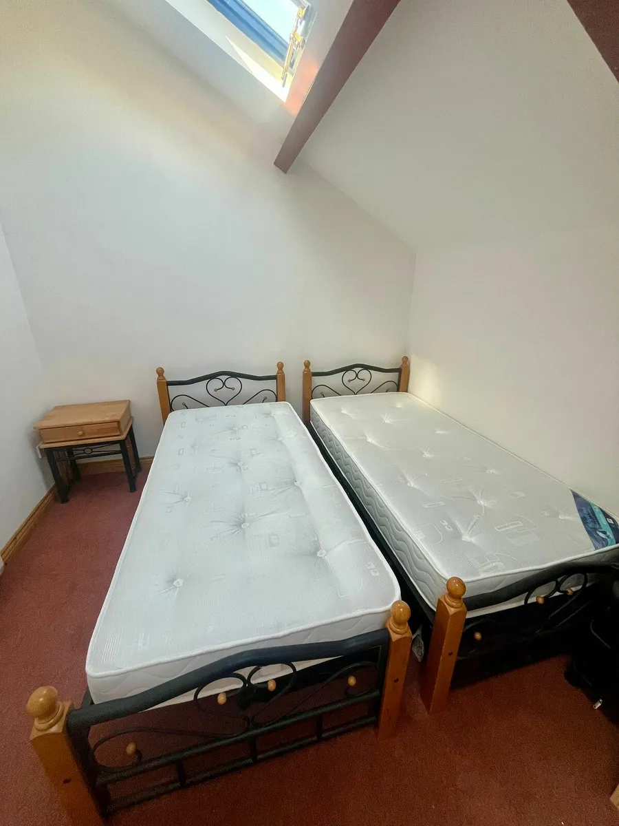 Single bed - Image 2