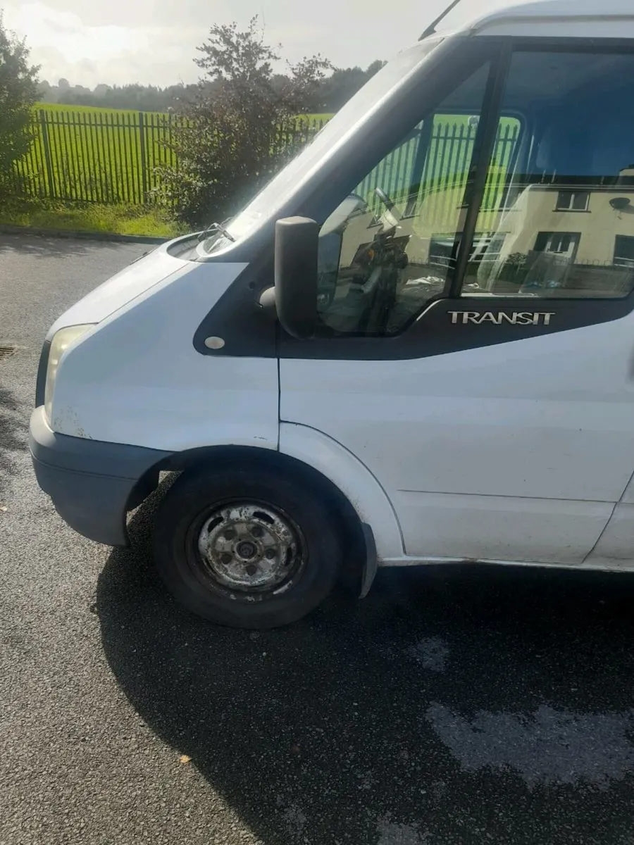 Van - Image 4